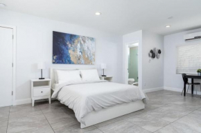 Bayshore Breeze 3 - King Bed, Kitchen, Parking